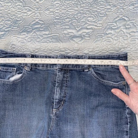 Chico's Platinum Stretch Jeans Size 1.5 Short decorated pocket - Picture 2 of 8